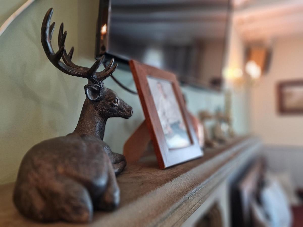 Peak District, The Greyhound Inn, Warslow Circa 1750 Екстериор снимка