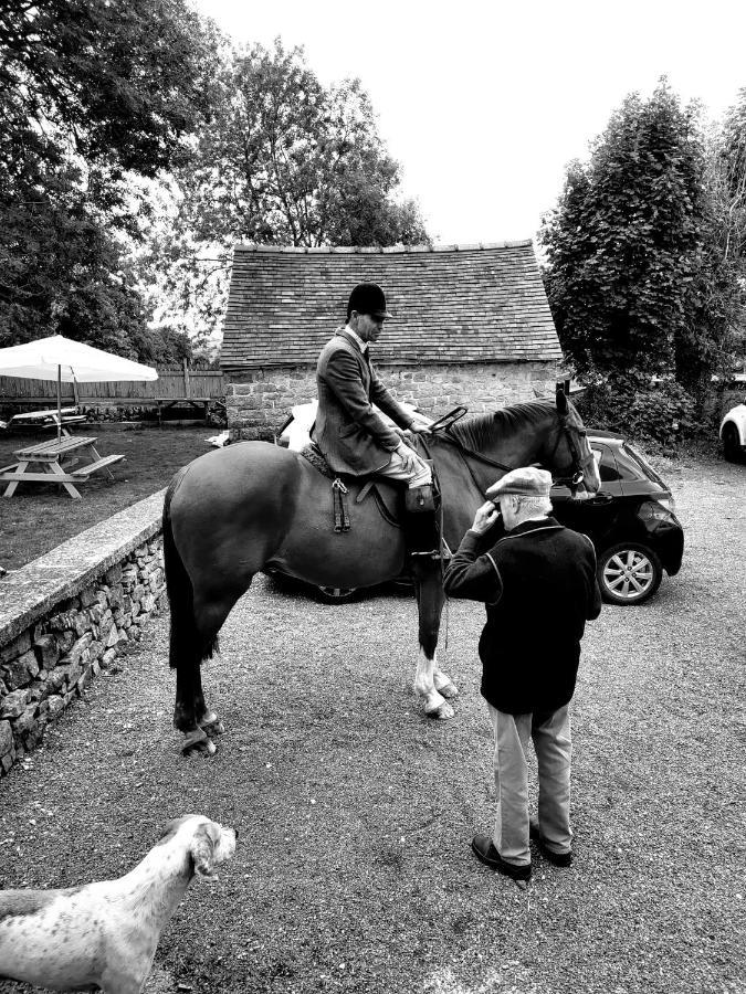 Peak District, The Greyhound Inn, Warslow Circa 1750 Екстериор снимка